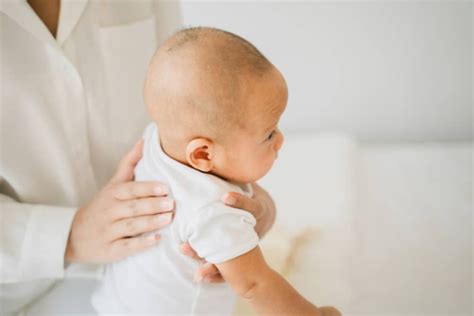 Paano Mawala ang Sinok ng Baby: Do's and Don'ts .